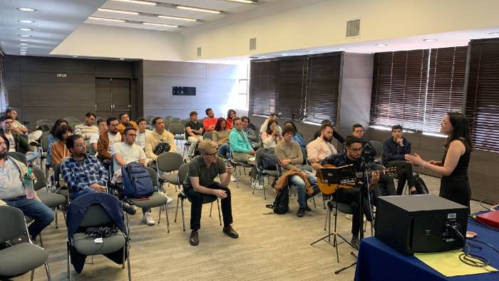 En las últimas semanas, Colombia se convirtió en el epicentro de una experiencia sin precedentes para el mundo del audio profesional, gracias a la visita de David Brown, co-fundador de Soyuz Microphones y Tula Microphones.