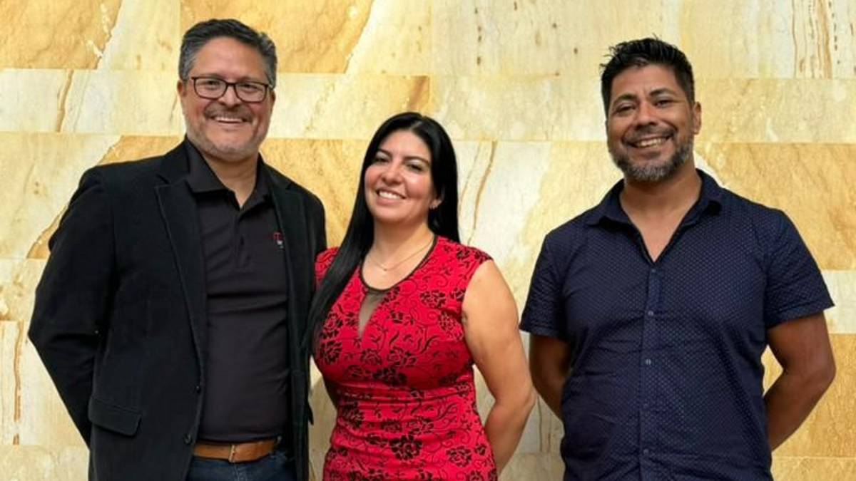 orge González, Luz Day Mora Rincón y Víctor Dupret de Merlin Distributor