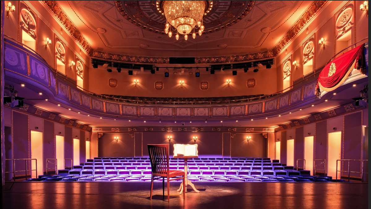 Audio inmersivo en teatros y auditorios