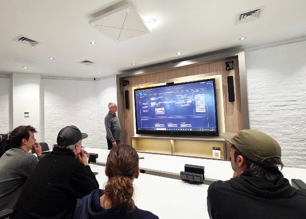 Sennheiser y Q-SYS impulsan la integración AV en Latam