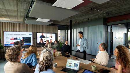 Shure presenta futuro de espacios de trabajo impulsados por IA